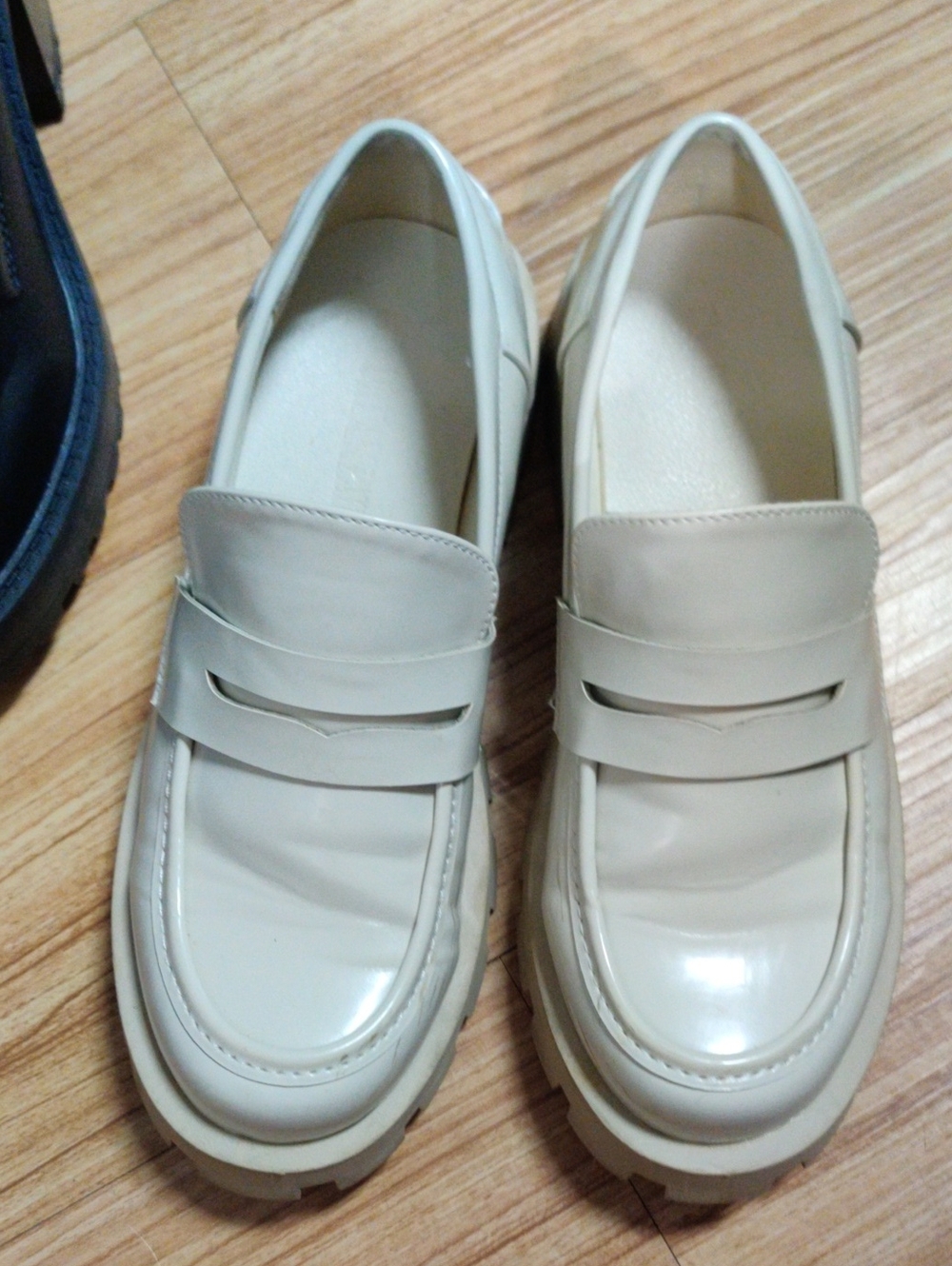 Madden Platform Chunky Heels Size 7.5 Kasper Black White Faux Leather Grunge Y2k - Picture 4 of 7